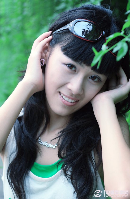 Photoshop将美女打造成冷色系清新教程 电脑百事网