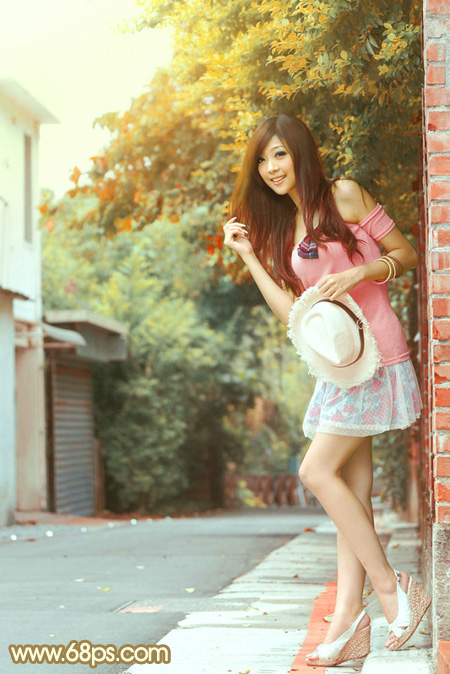 Photoshop给村道上的美女加上绚丽的秋季阳光色 全福编程网