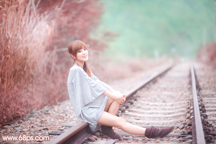 Photoshop打造唯美的淡粉色铁轨美女图片 全福编程网