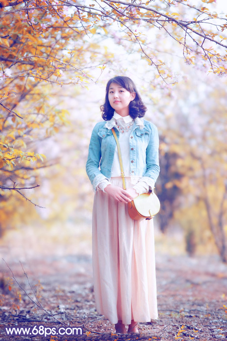 Photoshop给花木边的人物加上清爽鲜艳的秋季色 全福编程网